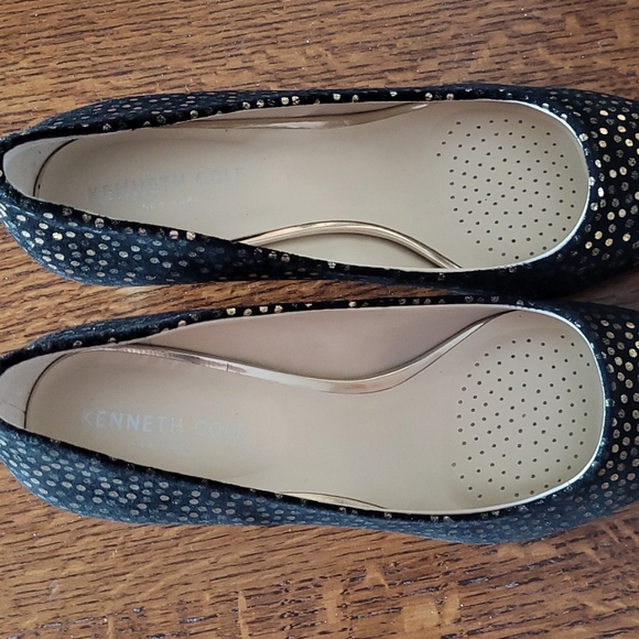 ππ HOST PICK!ππ KENNETH COLE NEW YORK NWT BLACK AND GOLD RILEY 50 PUMPS! - Picture 9 of 13
